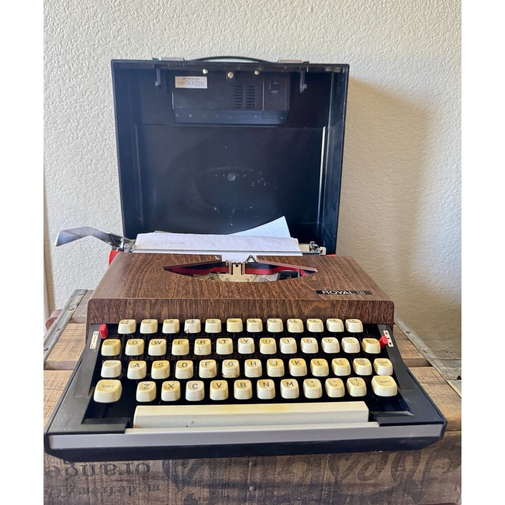 Vintage Royal Fleetwood Typewriter/Radio JP-3518 RK Japan Rare Edition Works